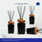 Botol Diffuser Kotak Hitam Tutup Kayu 1